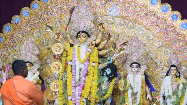 インド コルカタ 2023 伝統的な見た目で 南コルカタデュルガプジャ デュルガプジャアイドル インド最大のヒンドゥー祭 — ストック動画
