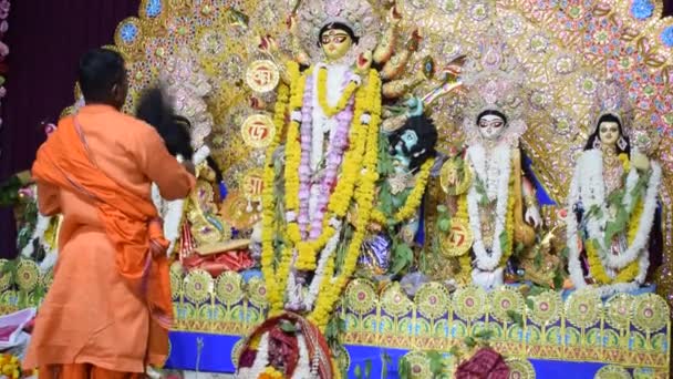 Kolkata Indien September 2023 Gudinnan Durga Med Traditionell Look Närbild — Stockvideo