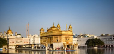 Altın Tapınağın güzel manzarası - Amritsar, Punjab, Hindistan 'daki Harmandir Sahib, Hindistan' ın ünlü Hint sih simgesi, Altın Tapınak, Amritsar, Hindistan 'daki Sihlerin ana mabedi