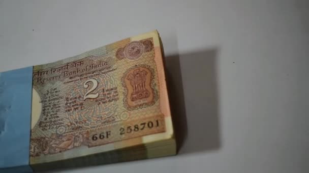 インドルピーを数える 急速にノート インドルピー通貨のカウントのクローズアップ インド通貨のクローズアップビュー インドルピー数 — ストック動画