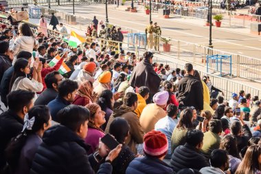 Wagah Sınırı, Amritsar, Punjab, Hindistan, 02 Şubat 2024 - Hindistan, Punjab yakınlarındaki Hindistan-Pakistan sınırında Sınır Güvenlik Kuvvetleri BSF muhafızlarının bayrak töreni