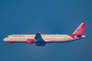 Yeni Delhi, Hindistan, 25 Aralık 2023 - Indra Gandhi Uluslararası Havaalanı A320 sefer sayılı Air India Airbus 'u Delhi' den havalanır.