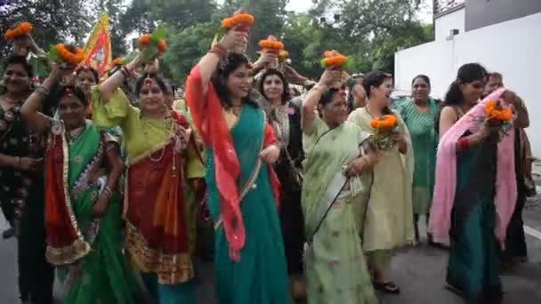 New Delhi Indie Marca 2024 Kobiety Kalashem Głowie Podczas Jagannath — Wideo stockowe