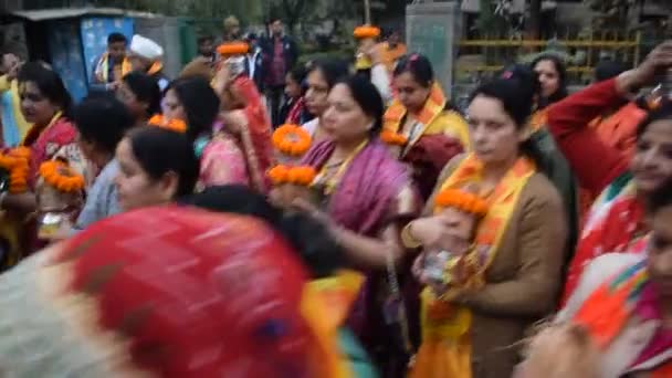 Нью Дели Индия Марта 2024 Женщины Калашем Голове Время Храма — стоковое видео