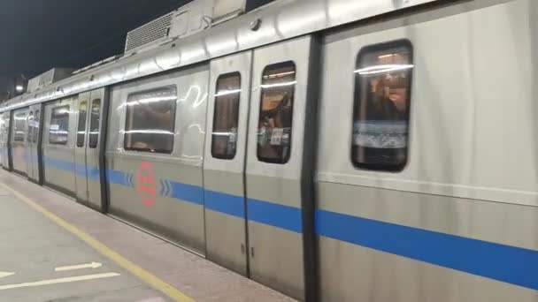 Neu Delhi Indien Februar 2024 Delhi Bahn Zug Bei Der — Stockvideo