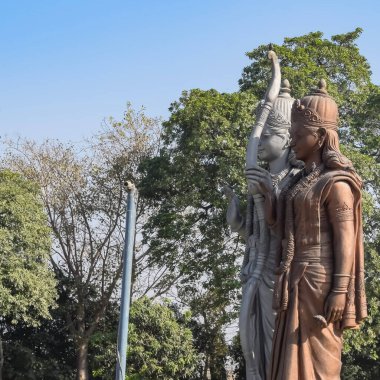 Delhi Uluslararası Havalimanı, Delhi, Hindistan, Lord Ram ve Sita 'nın büyük heykeli Mahipalpur, Delhi' de gökyüzüne dokunuyor.