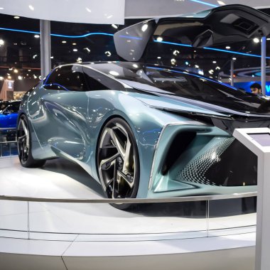 Noida, Uttar Pradesh, Hindistan, 28 Kasım 2023 - Otomobil Fuarı 2023 'te sergilenen tamamen otonom elektrik, dizel ve benzin otomobili. Otomobil geleceği için tasarlanmış yaratıcı bir araba.