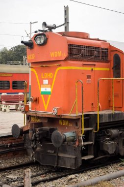 Amritsar, Hindistan, 3 Şubat 2024 - Amritsar tren istasyonunda gündüz vakti Hint elektrikli lokomotif motoru, Amritsar Shatabdi elektrikli lokomotif motoru