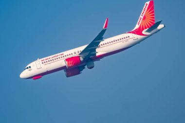 Yeni Delhi, Hindistan, 10 Mayıs 2024 - Indra Gandhi Uluslararası Havaalanı A320 sefer sayılı Air India Airbus 'u Delhi' den havalanır.