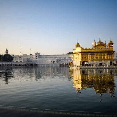 Altın Tapınağın güzel manzarası - Amritsar, Punjab, Hindistan 'daki Harmandir Sahib, Hindistan' ın ünlü Hint sih simgesi, Altın Tapınak, Amritsar, Hindistan 'daki Sihlerin ana mabedi