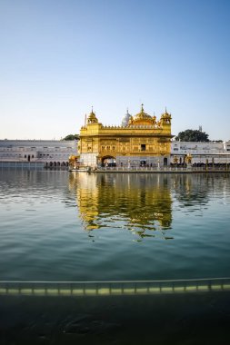 Altın Tapınağın güzel manzarası - Amritsar, Punjab, Hindistan 'daki Harmandir Sahib, Hindistan' ın ünlü Hint sih simgesi, Altın Tapınak, Amritsar, Hindistan 'daki Sihlerin ana mabedi