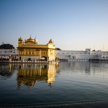 Altın Tapınağın güzel manzarası - Amritsar, Punjab, Hindistan 'daki Harmandir Sahib, Hindistan' ın ünlü Hint sih simgesi, Altın Tapınak, Amritsar, Hindistan 'daki Sihlerin ana mabedi