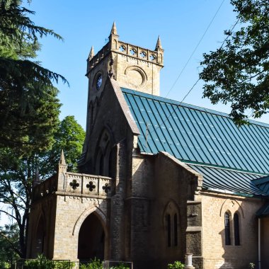 Kasauli, Himachal Pradesh Hindistan 'daki Mall Road' da bulunan İsa Kilisesi, Kasauli 'deki Katolik Kilisesi' nin sabahın erken saatlerinde güzel manzarası.