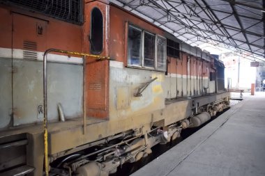 Amritsar, Hindistan, 03 Mayıs 2024 - Amritsar tren istasyonunda gündüz vakti Hint elektrikli lokomotif motoru, Amritsar Shatabdi elektrikli lokomotif motoru