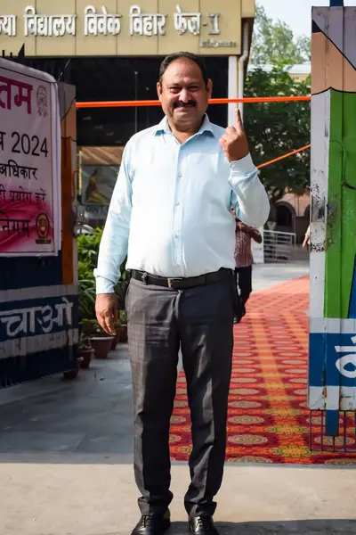 stock image New Delhi, India - May 25 2024 - Unidentified people showing their ink-marked fingers after casting votes in front of polling booth of east Delhi area for general Lok Sabha Elections 2024
