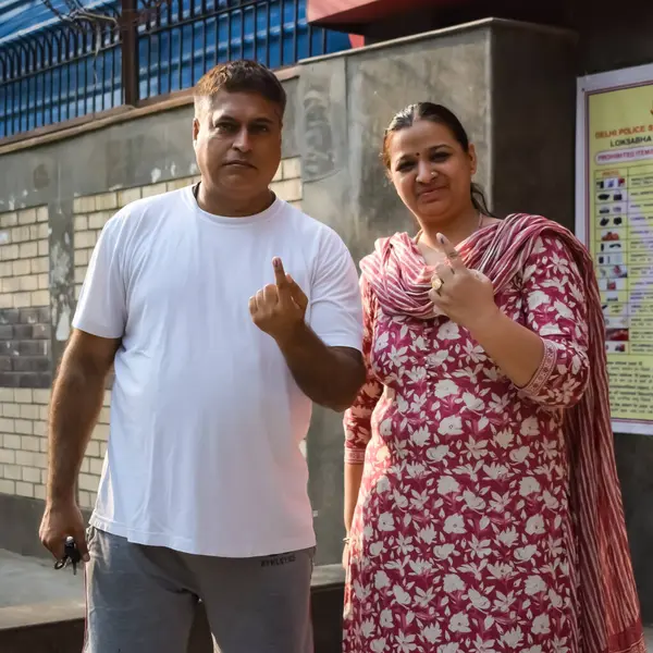 stock image New Delhi, India - May 25 2024 - Unidentified people showing their ink-marked fingers after casting votes in front of polling booth of east Delhi area for general Lok Sabha Elections 2024