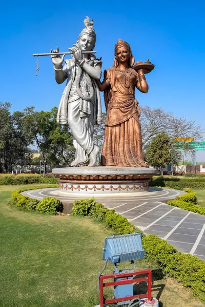 stock image Big statue of Lord Radha Krishna near Delhi International airport, Delhi, India, Lord Krishna and Radha big statue touching sky at main highway Mahipalpur, Delhi