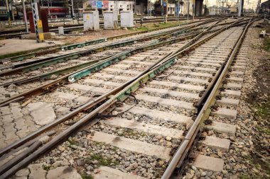 Hindistan 'daki Kathgodam tren istasyonu, tren yolu manzarası, Hint tren yolu kavşağı, ağır sanayi