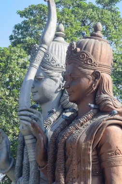 Delhi Uluslararası Havalimanı, Delhi, Hindistan, Lord Ram ve Sita 'nın büyük heykeli Mahipalpur, Delhi' de gökyüzüne dokunuyor.