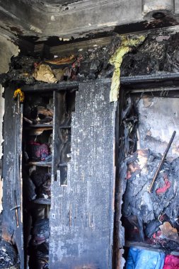 Çocuk yuvası hastanesinde gece yarısı yangın çıktı. Doğu Delhi, Hindistan 'da oksijen tüpü patladığında. Hastanedeki yangın tüm hastanenin yok olduğu yerde.