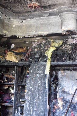 Çocuk yuvası hastanesinde gece yarısı yangın çıktı. Doğu Delhi, Hindistan 'da oksijen tüpü patladığında. Hastanedeki yangın tüm hastanenin yok olduğu yerde.