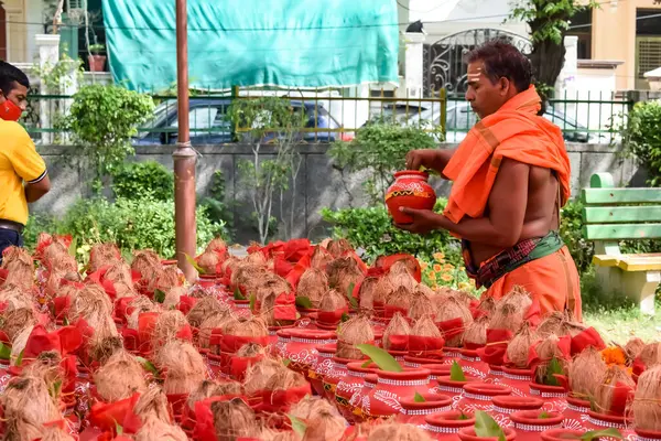 stock image New Delhi, India July 25 2024 - Women with Kalash on head during Jagannath Temple Mangal Kalash Yatra, Indian Hindu devotees carry earthen pots containing sacred water with a coconut on top