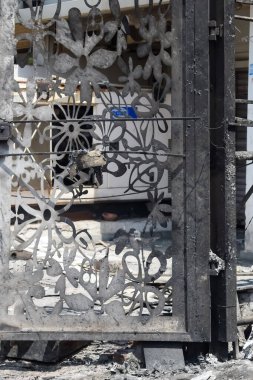 Çocuk yuvası hastanesinde gece yarısı yangın çıktı. Doğu Delhi, Hindistan 'da oksijen tüpü patladığında. Hastanedeki yangın tüm hastanenin yok olduğu yerde.