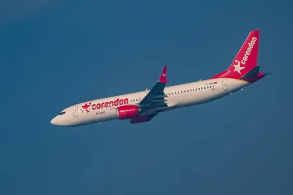 stock image New Delhi, India, June 10 2024 - Spicejet Airbus A320 take off from Indra Gandhi International Airport Delhi, Spicejet domestic aeroplane flying in the blue sky during day time