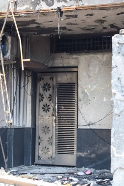 Çocuk yuvası hastanesinde gece yarısı yangın çıktı. Doğu Delhi, Hindistan 'da oksijen tüpü patladığında. Hastanedeki yangın tüm hastanenin yok olduğu yerde.