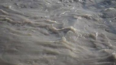 Ganga, Haridwar, Uttarakhand, Hindistan 'daki Har Ki Paudi' de görüldü. Ganga Nehri, Hindistan 'ın Ganj nehri üzerindeki Haridwar Vadisi' ndeki Hindular için en kutsal nehirdir.