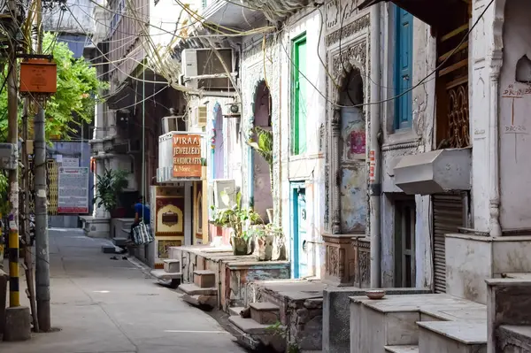 Eski Delhi, Hindistan, 30 Haziran 2024 - Eski Delhi sokakları, Chandni Chowk pazarının sabah fotoğrafı, Eski Delhi Sokağı Fotoğrafçılığı