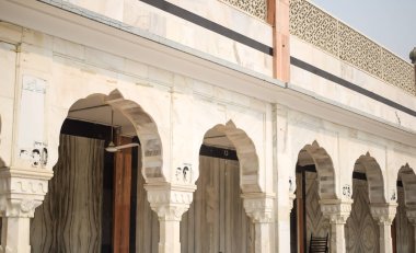 Gurdwara Bangla Sahib en ünlü Sih Gurudwara, Bangla Sahib Gurudwara akşam saatlerinde Yeni Delhi, Hindistan, Sikh Cemaati 'nin en ünlü gurudwara Bangla Sahib' i.