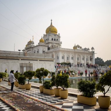 Yeni Delhi Hindistan - Kasım 03 2024 - Gurdwara Bangla Sahib Yeni Delhi, Hindistan 'ın en önde gelen Sih Gurudwara, Bangla Sahib Gurudwara' sıdır