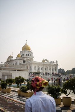 Yeni Delhi Hindistan - Kasım 03 2024 - Gurdwara Bangla Sahib Yeni Delhi, Hindistan 'ın en önde gelen Sih Gurudwara, Bangla Sahib Gurudwara' sıdır
