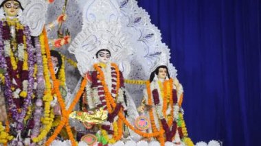 Delhi, Hindistan, Ekim 09.2024 - Hindistan 'ın en büyük Hindu festivali olan Jhilmil Kolonisi Delhi' ye yakından bakan geleneksel Tanrıça Durga