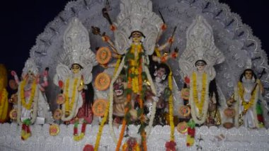 Delhi, Hindistan, Ekim 09.2024 - Hindistan 'ın en büyük Hindu festivali olan Jhilmil Kolonisi Delhi' ye yakından bakan geleneksel Tanrıça Durga