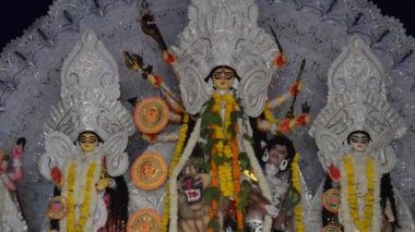 Delhi, Hindistan, Ekim 09.2024 - Hindistan 'ın en büyük Hindu festivali olan Jhilmil Kolonisi Delhi' ye yakından bakan geleneksel Tanrıça Durga