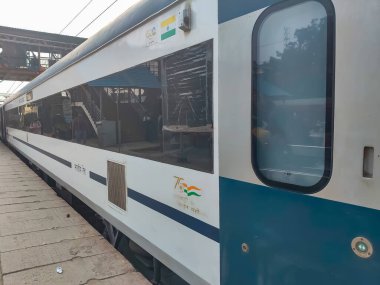 Delhi, Hindistan, 31 Aralık 2024 - Vande Bharat Ekspres treni Delhi 'den Anand Vihar tren istasyonundan Dehradun' a gidiyor, Vande Bharat Hindistan 'ın en hızlı treni