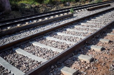 Hindistan 'daki Anand Vihar tren istasyonunda, tren yolu manzarası, Hint tren yolu kavşağı, ağır sanayi