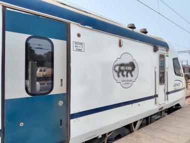 Delhi, Hindistan, 31 Aralık 2024 - Vande Bharat Ekspres treni Delhi 'den Anand Vihar tren istasyonundan Dehradun' a gidiyor, Vande Bharat Hindistan 'ın en hızlı treni