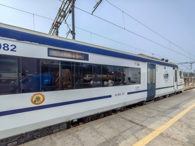 Delhi, Hindistan, 31 Aralık 2024 - Vande Bharat Ekspres treni Delhi 'den Anand Vihar tren istasyonundan Dehradun' a gidiyor, Vande Bharat Hindistan 'ın en hızlı treni