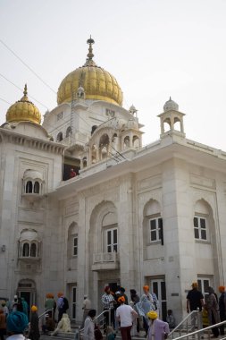 Yeni Delhi Hindistan - Kasım 03 2024 - Gurdwara Bangla Sahib Yeni Delhi, Hindistan 'ın en önde gelen Sih Gurudwara, Bangla Sahib Gurudwara' sıdır