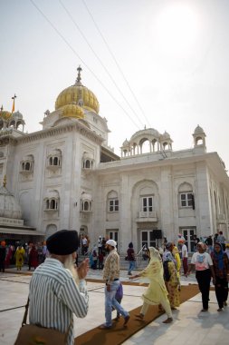 Yeni Delhi Hindistan - Kasım 03 2024 - Gurdwara Bangla Sahib Yeni Delhi, Hindistan 'ın en önde gelen Sih Gurudwara, Bangla Sahib Gurudwara' sıdır