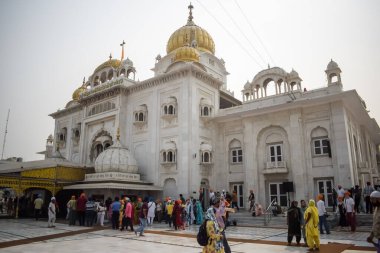 Yeni Delhi Hindistan - Kasım 03 2024 - Gurdwara Bangla Sahib Yeni Delhi, Hindistan 'ın en önde gelen Sih Gurudwara, Bangla Sahib Gurudwara' sıdır