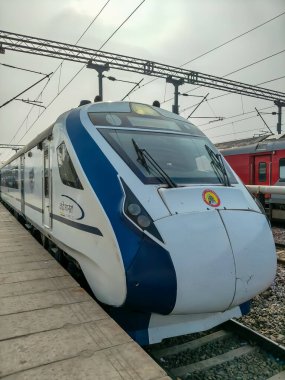 Delhi, Hindistan, 31 Aralık 2024 - Vande Bharat Ekspres treni Delhi 'den Anand Vihar tren istasyonundan Dehradun' a gidiyor, Vande Bharat Hindistan 'ın en hızlı treni