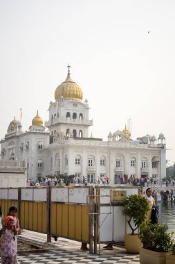Yeni Delhi Hindistan - Kasım 03 2024 - Gurdwara Bangla Sahib Yeni Delhi, Hindistan 'ın en önde gelen Sih Gurudwara, Bangla Sahib Gurudwara' sıdır