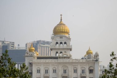 Yeni Delhi Hindistan - Kasım 03 2024 - Gurdwara Bangla Sahib Yeni Delhi, Hindistan 'ın en önde gelen Sih Gurudwara, Bangla Sahib Gurudwara' sıdır