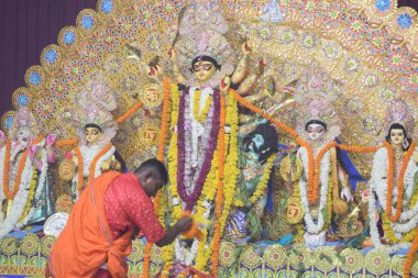Delhi, Hindistan, Ekim 09.2024 - Hindistan 'ın en büyük Hindu festivali olan Jhilmil Kolonisi Delhi' ye yakından bakan geleneksel Tanrıça Durga