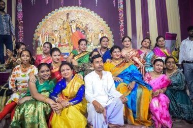 Delhi, Hindistan, Ekim 09.2024 - Hindistan 'ın en büyük Hindu festivali olan Jhilmil Kolonisi Delhi' ye yakından bakan geleneksel Tanrıça Durga