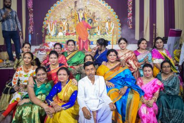 Delhi, Hindistan, Ekim 09.2024 - Hindistan 'ın en büyük Hindu festivali olan Jhilmil Kolonisi Delhi' ye yakından bakan geleneksel Tanrıça Durga